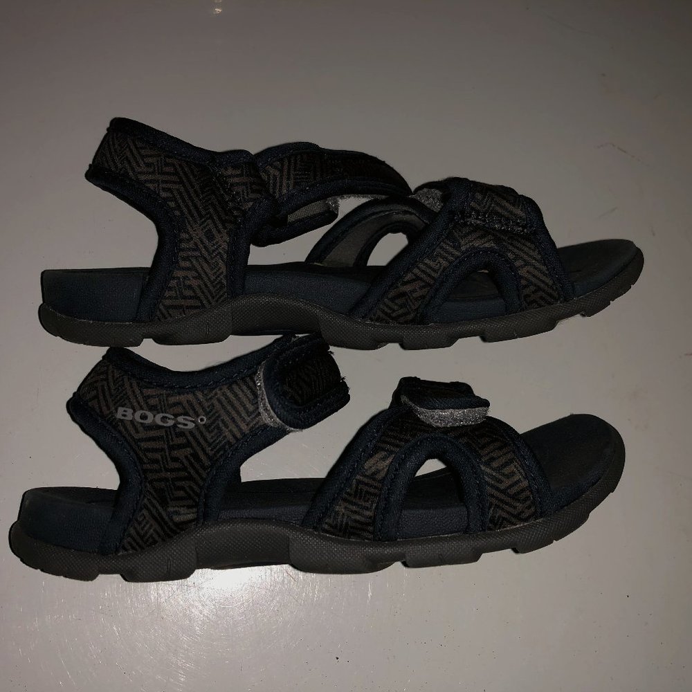 ✂️EUC Boys Bogs Sandals